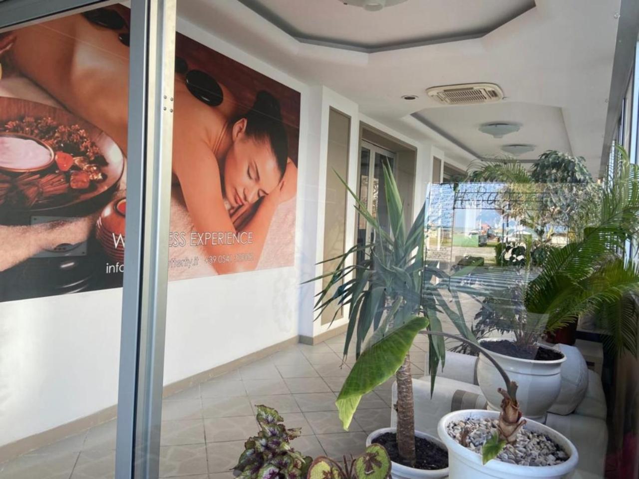 Hotel Butterfly Wellness & Spa Римини Екстериор снимка