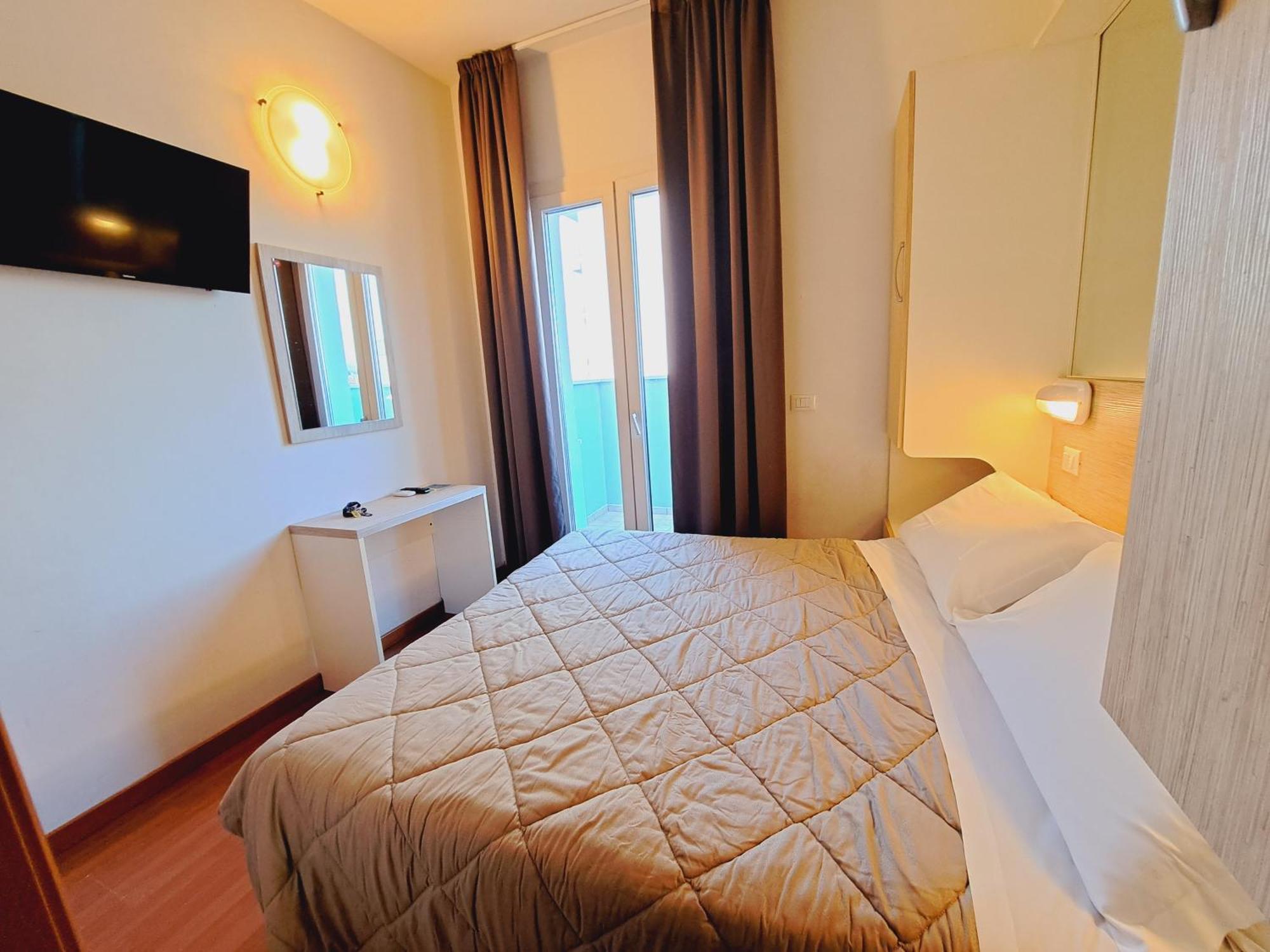 Hotel Butterfly Wellness & Spa Римини Екстериор снимка