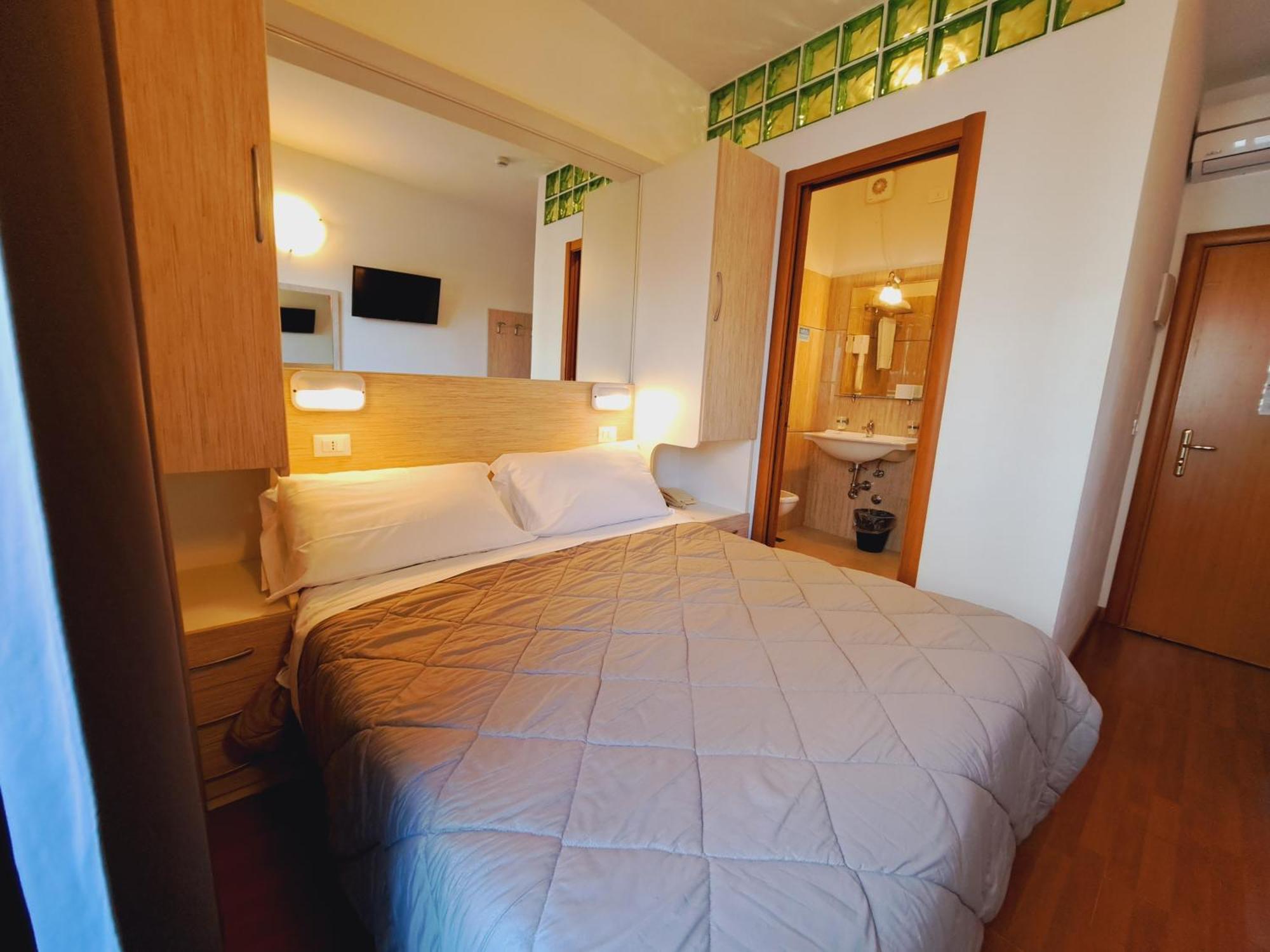 Hotel Butterfly Wellness & Spa Римини Екстериор снимка