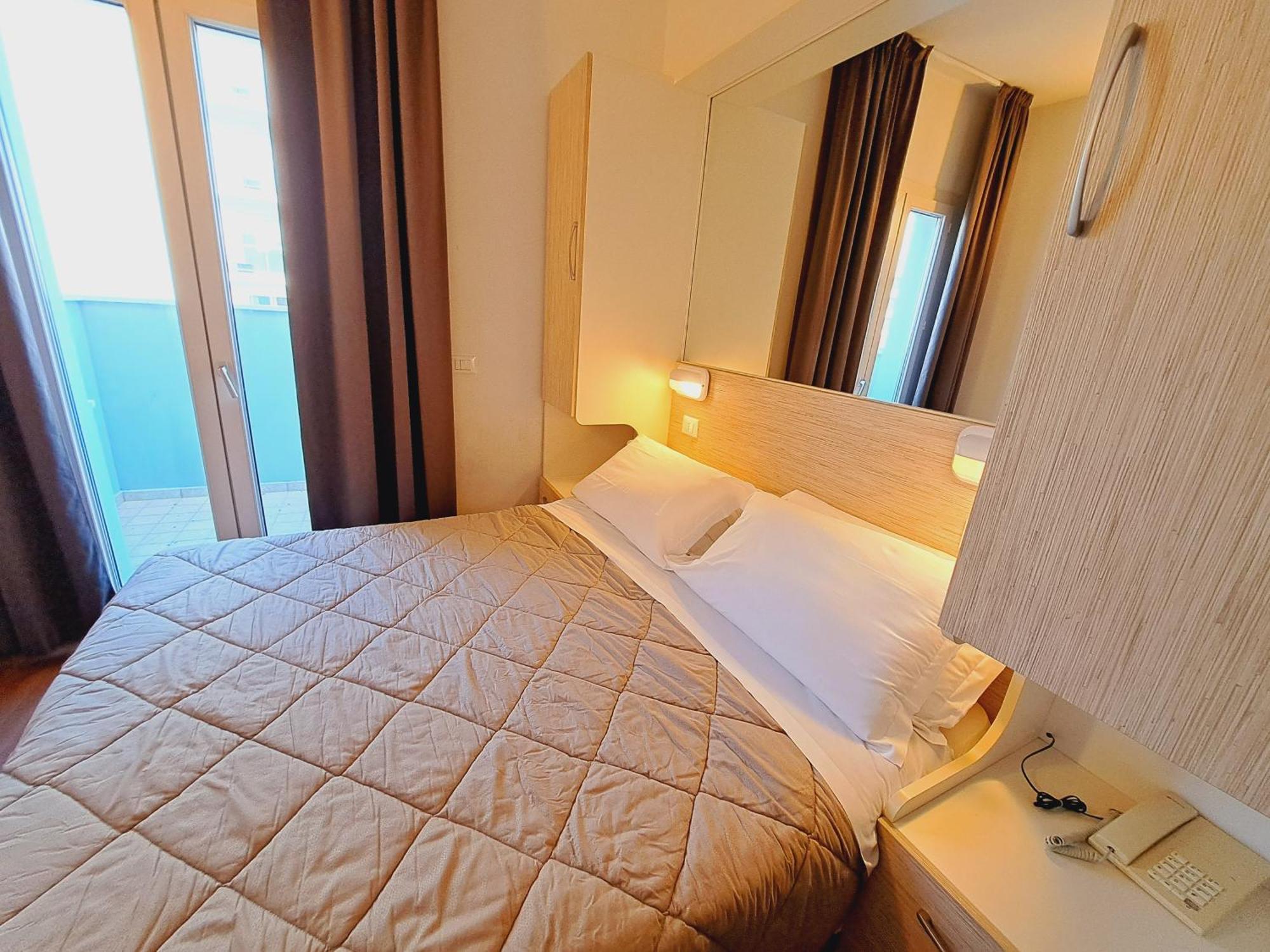 Hotel Butterfly Wellness & Spa Римини Екстериор снимка