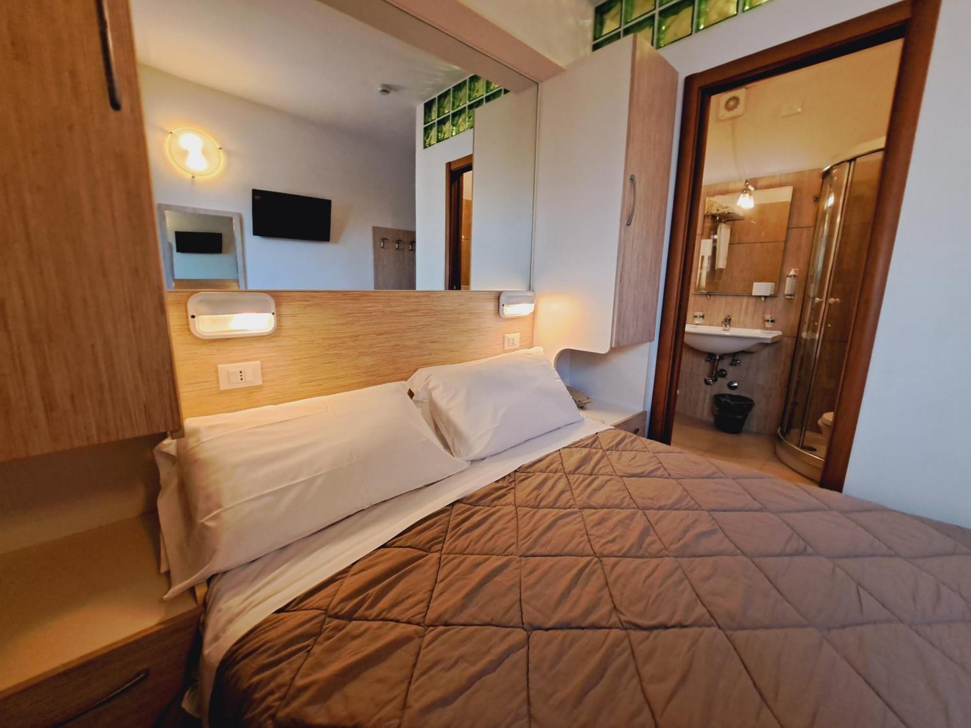 Hotel Butterfly Wellness & Spa Римини Екстериор снимка