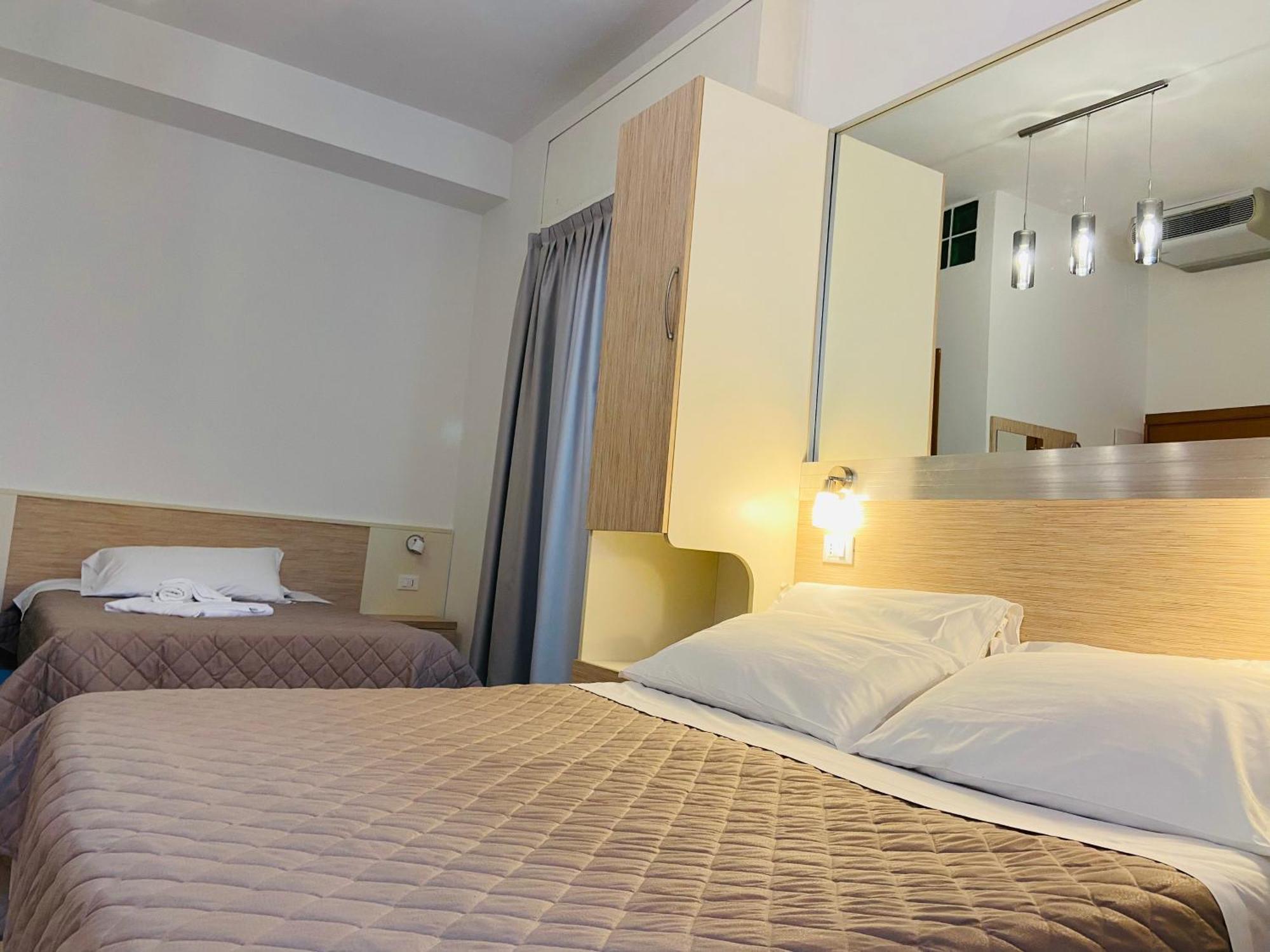 Hotel Butterfly Wellness & Spa Римини Екстериор снимка