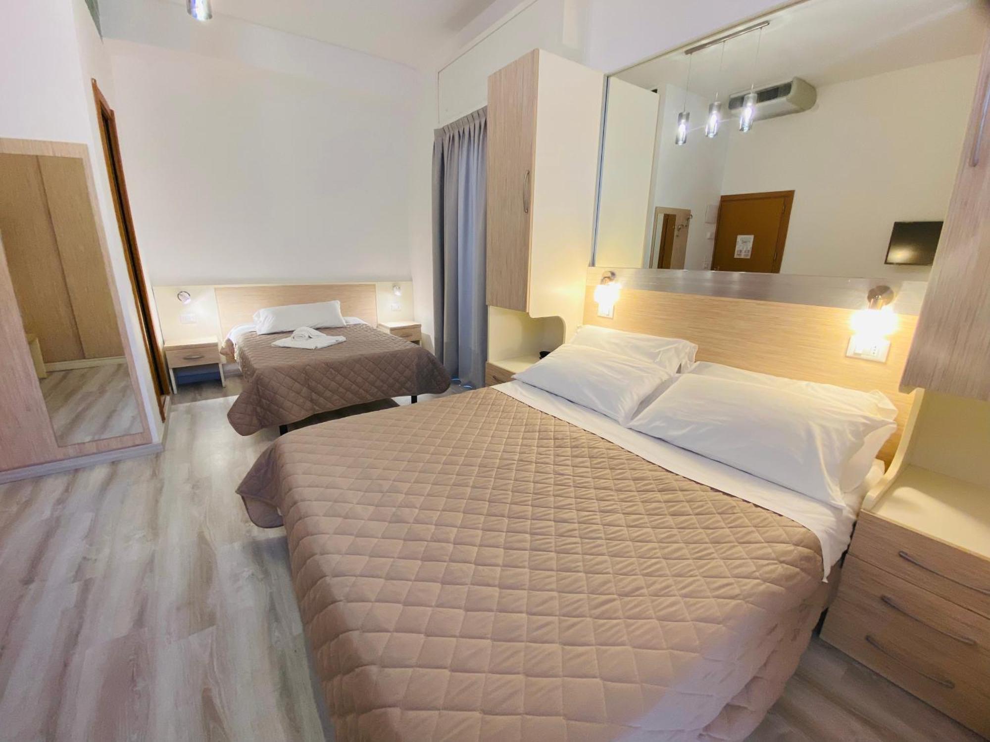 Hotel Butterfly Wellness & Spa Римини Екстериор снимка