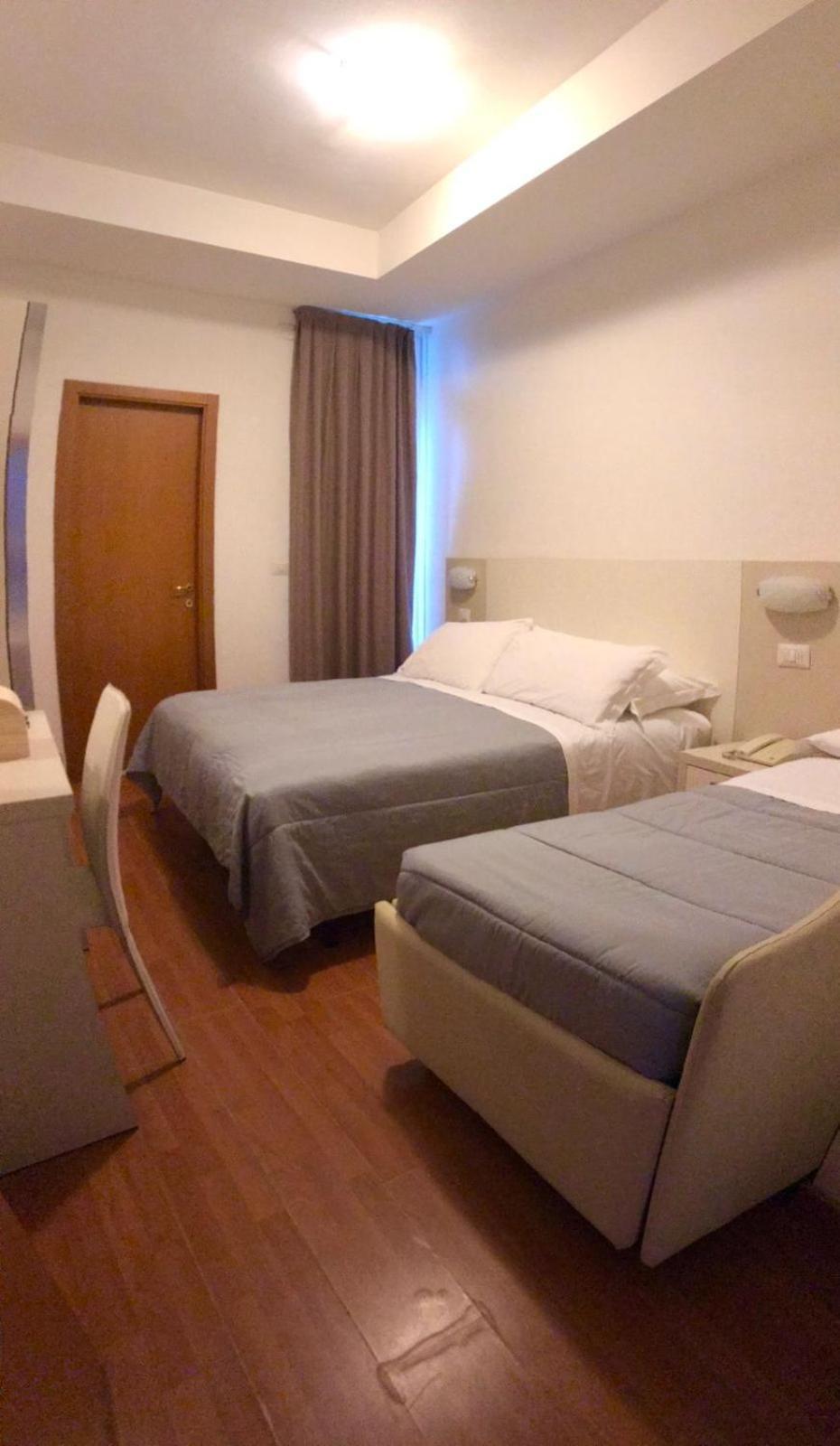 Hotel Butterfly Wellness & Spa Римини Екстериор снимка