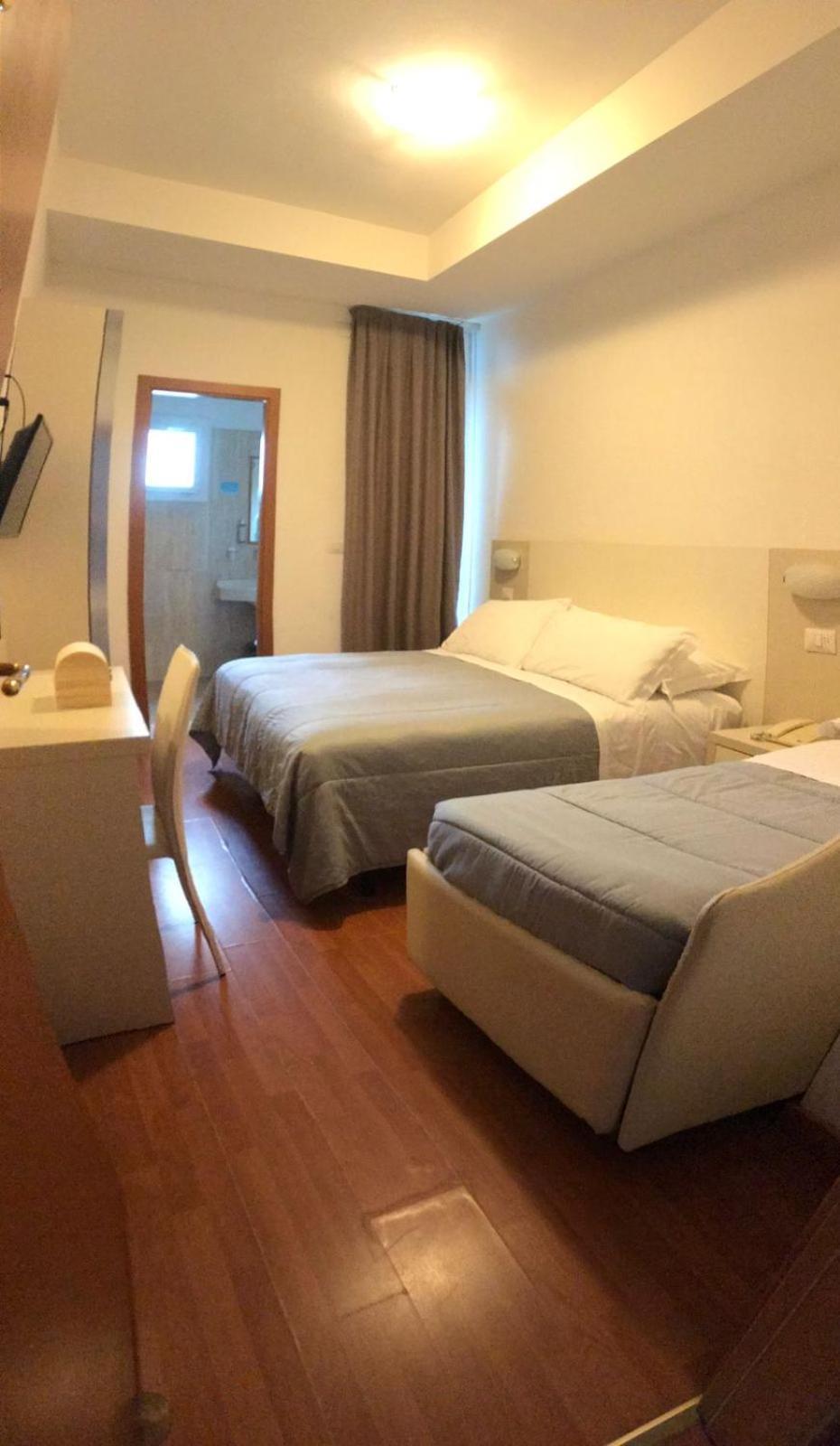 Hotel Butterfly Wellness & Spa Римини Екстериор снимка